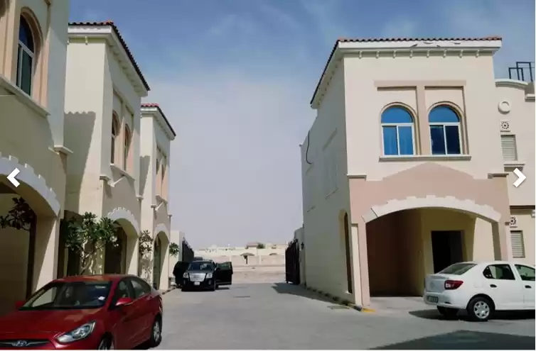 Жилой Готовая недвижимость 3 спальни С/Ж Отдельная вилла  в аренду в Доха #7881 - 1  image 